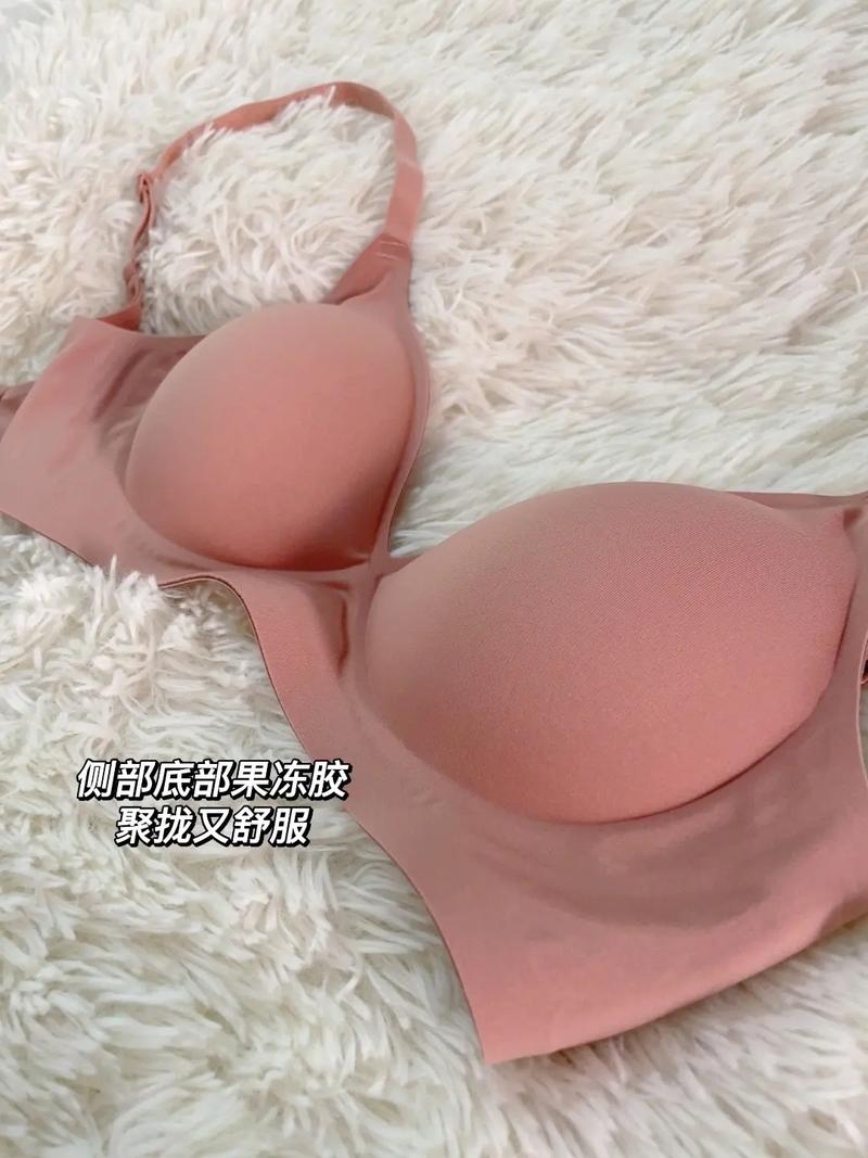 爱一个人好难歌词表达什么意思（爱一个人好难歌词）