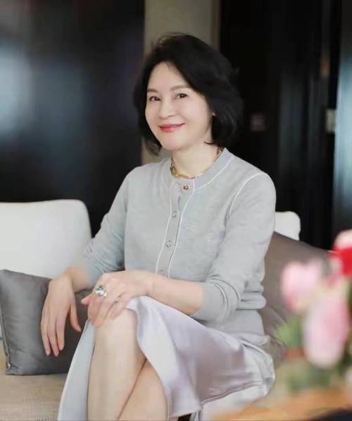 什么是皮毛一体的女式风衣(什么是皮毛一体的衣服) 什么是皮毛一体的女式风衣(什么是皮毛一体的衣服)